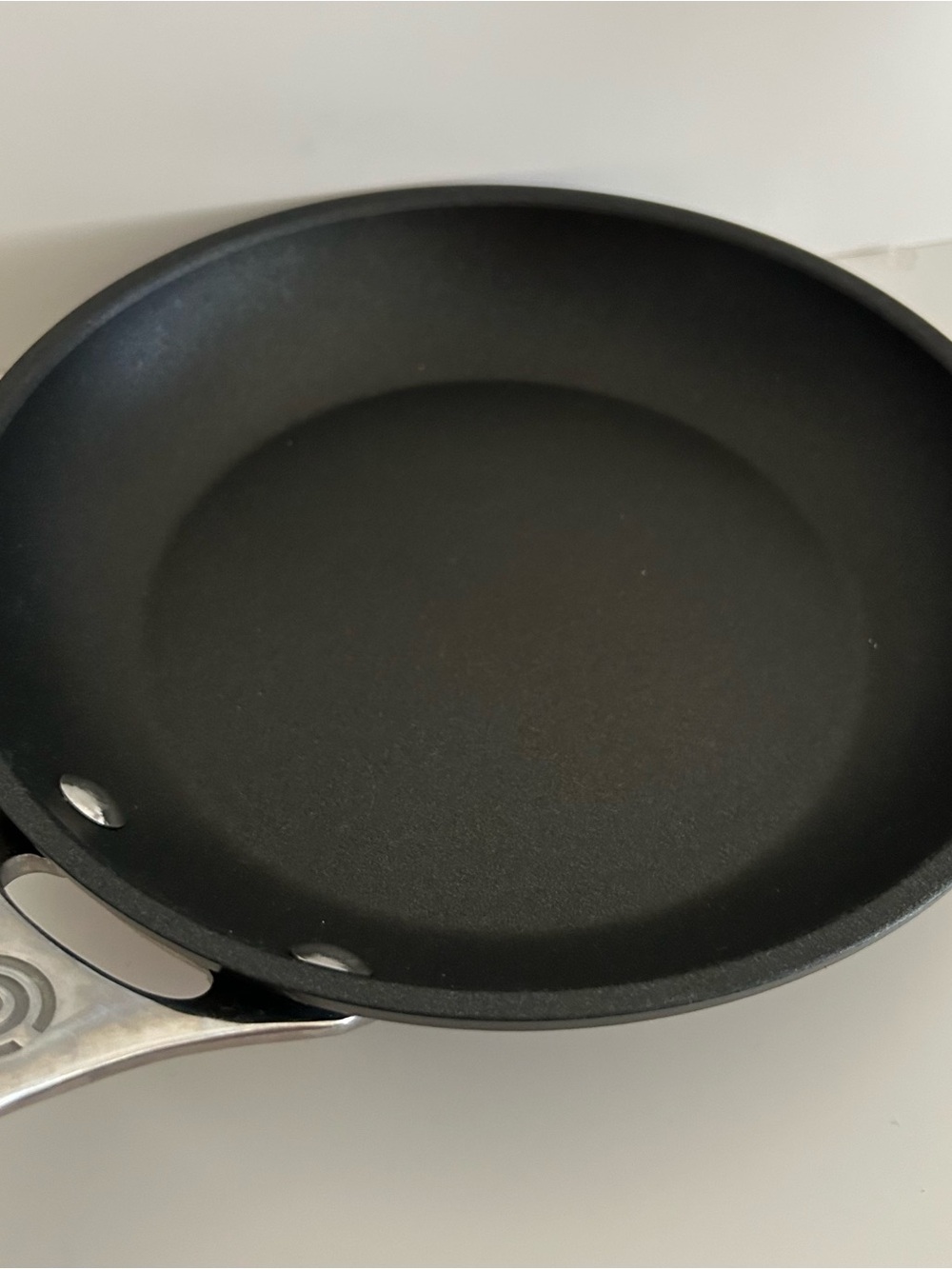 Le Creuset Frying Pan - Picture 3 of 4